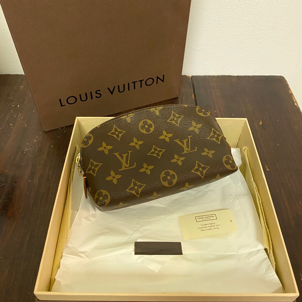 Louis Vuitton cosmetic pouch - Picture 8 of 13